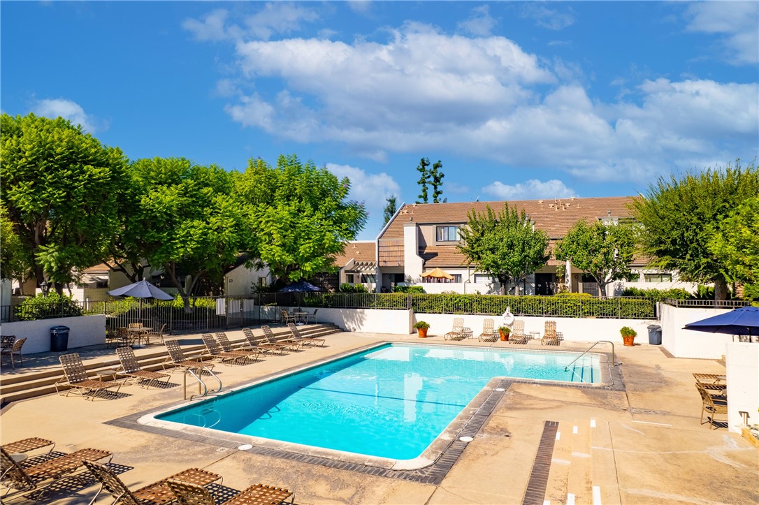 584 W Huntington Drive A