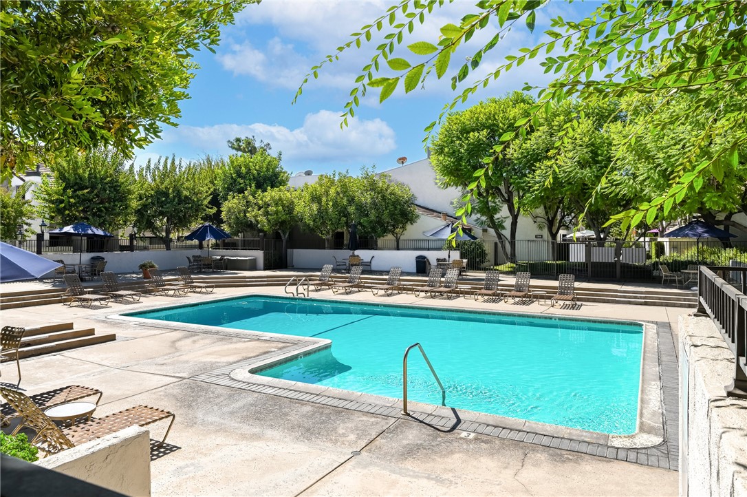 584 W Huntington Drive A