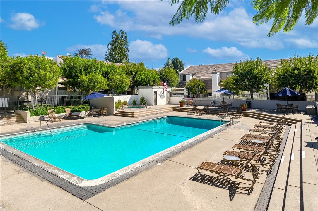 584 W Huntington Drive A