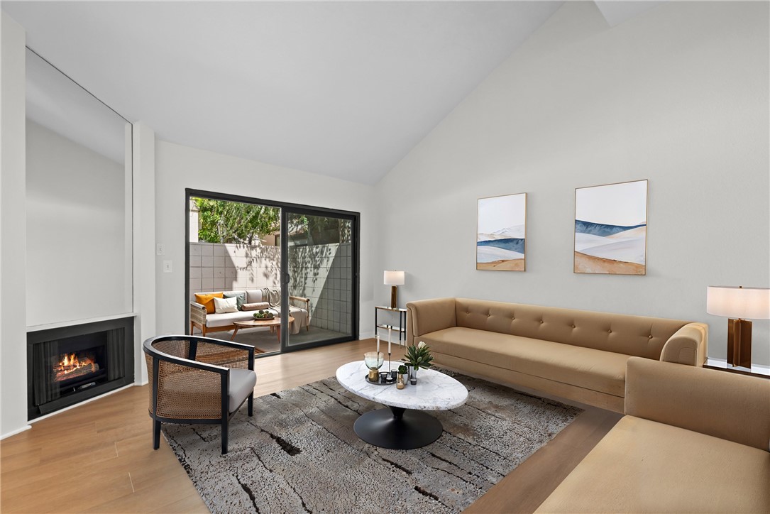 584 W Huntington Drive A