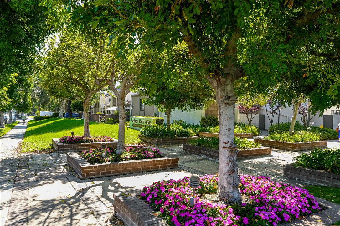 584 W Huntington Drive A