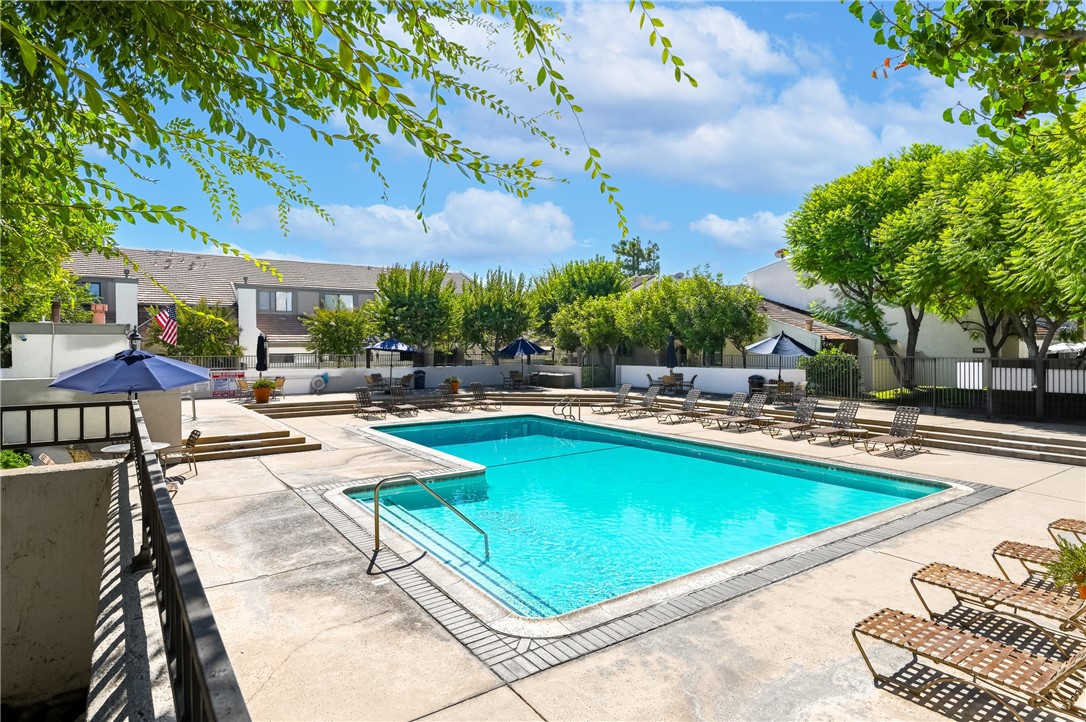 584 W Huntington Drive A