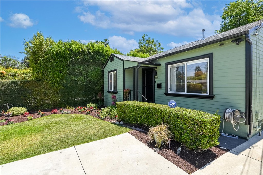 852 Chapman