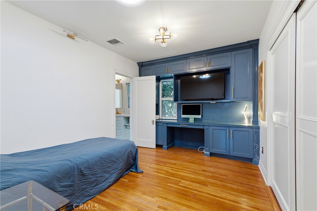 852 Chapman