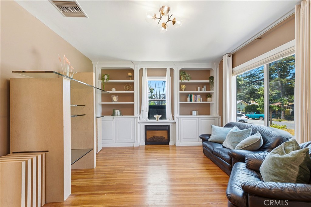 852 Chapman