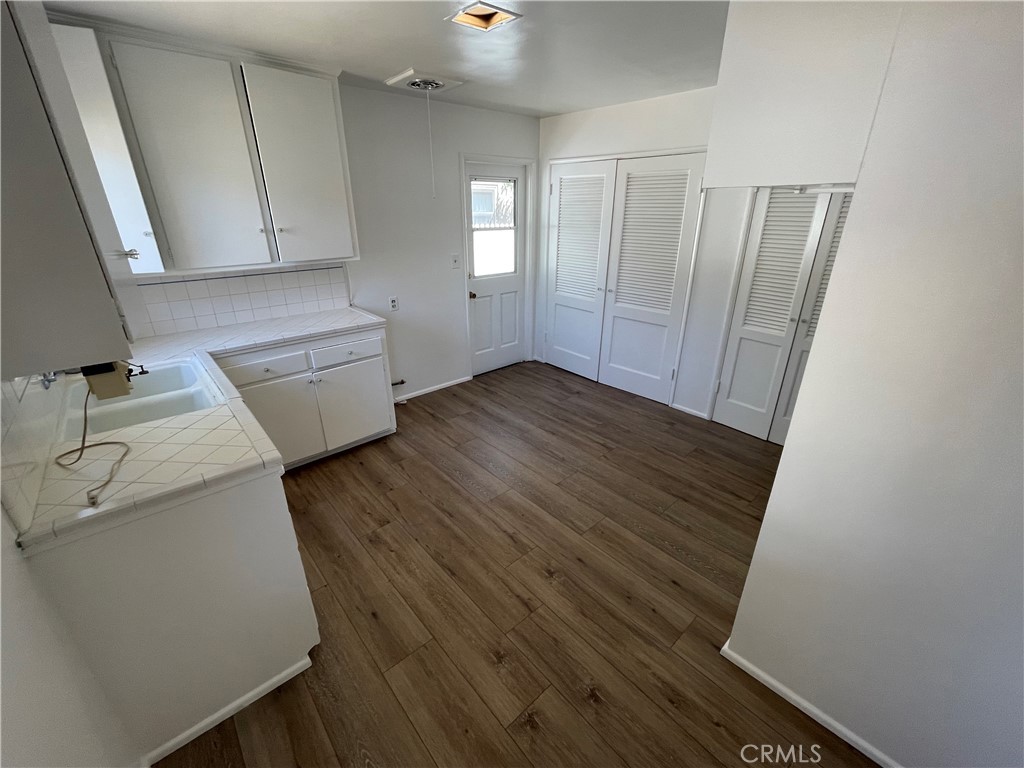 733 W Oceanview Avenue