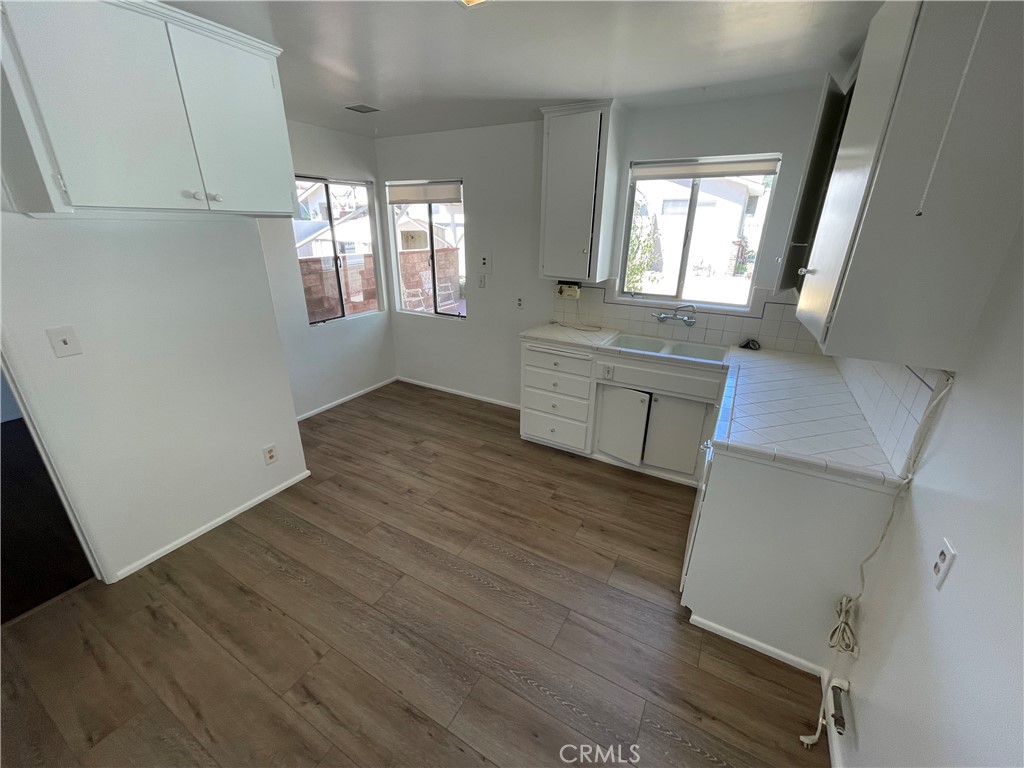 733 W Oceanview Avenue