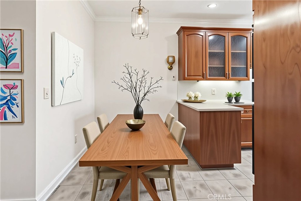 888 W Highpoint Drive