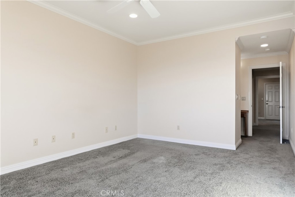 888 W Highpoint Drive