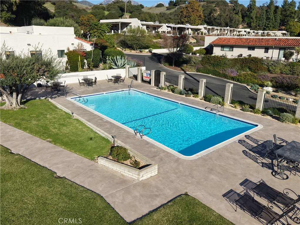 888 W Highpoint Drive