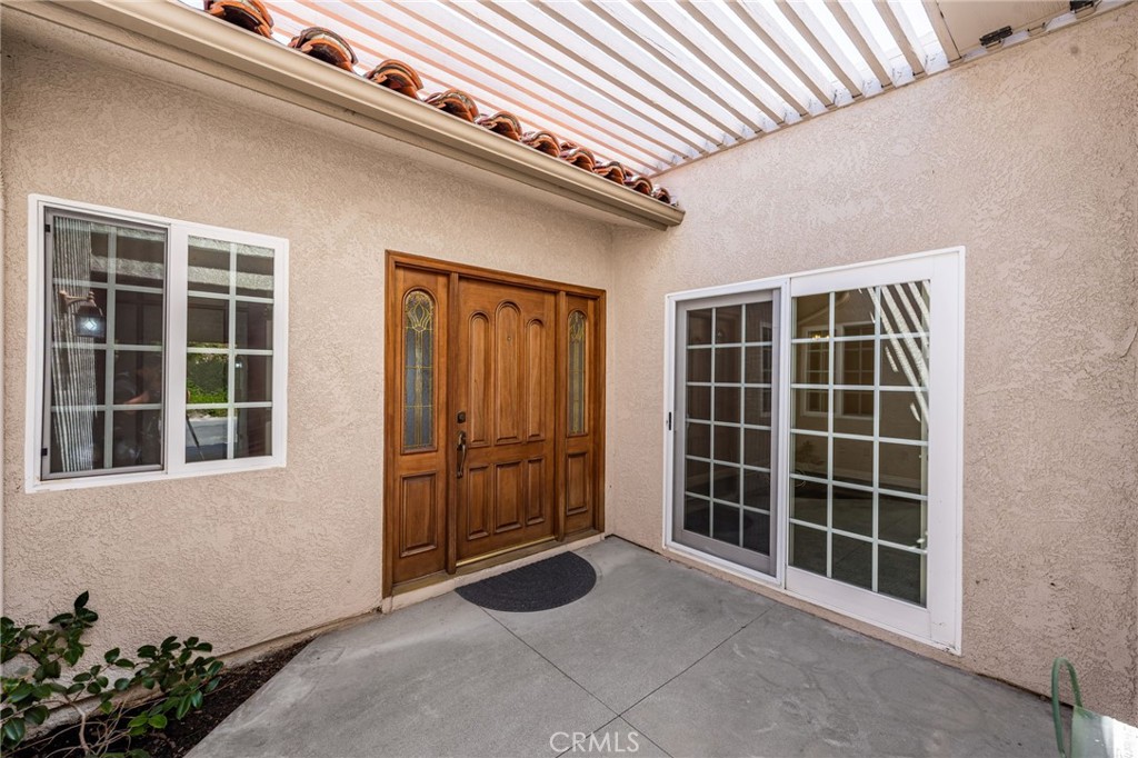 888 W Highpoint Drive