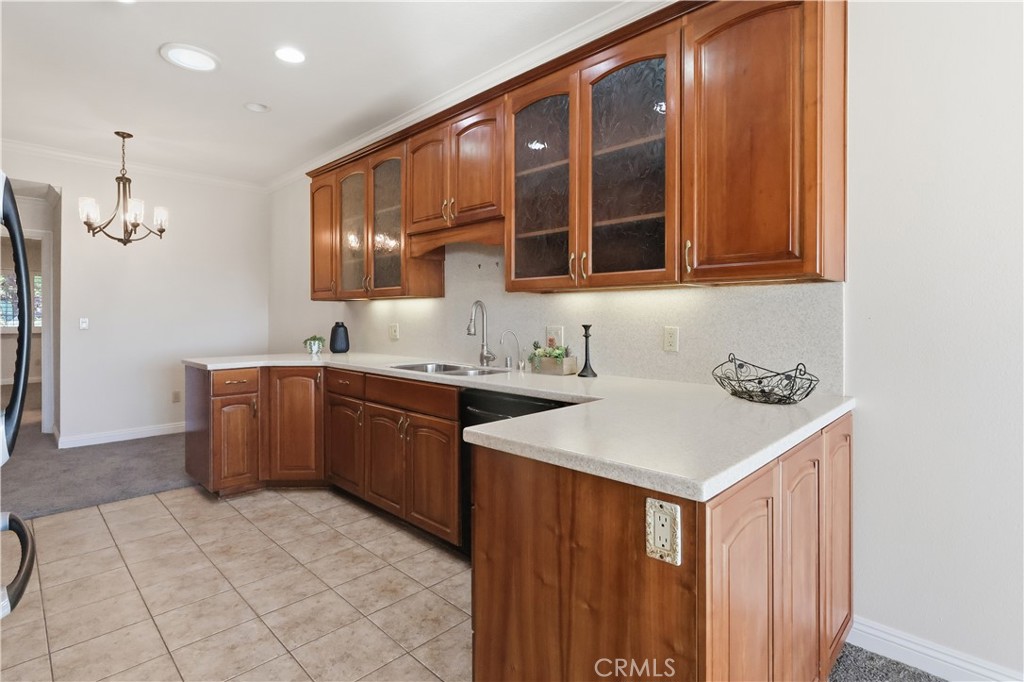 888 W Highpoint Drive