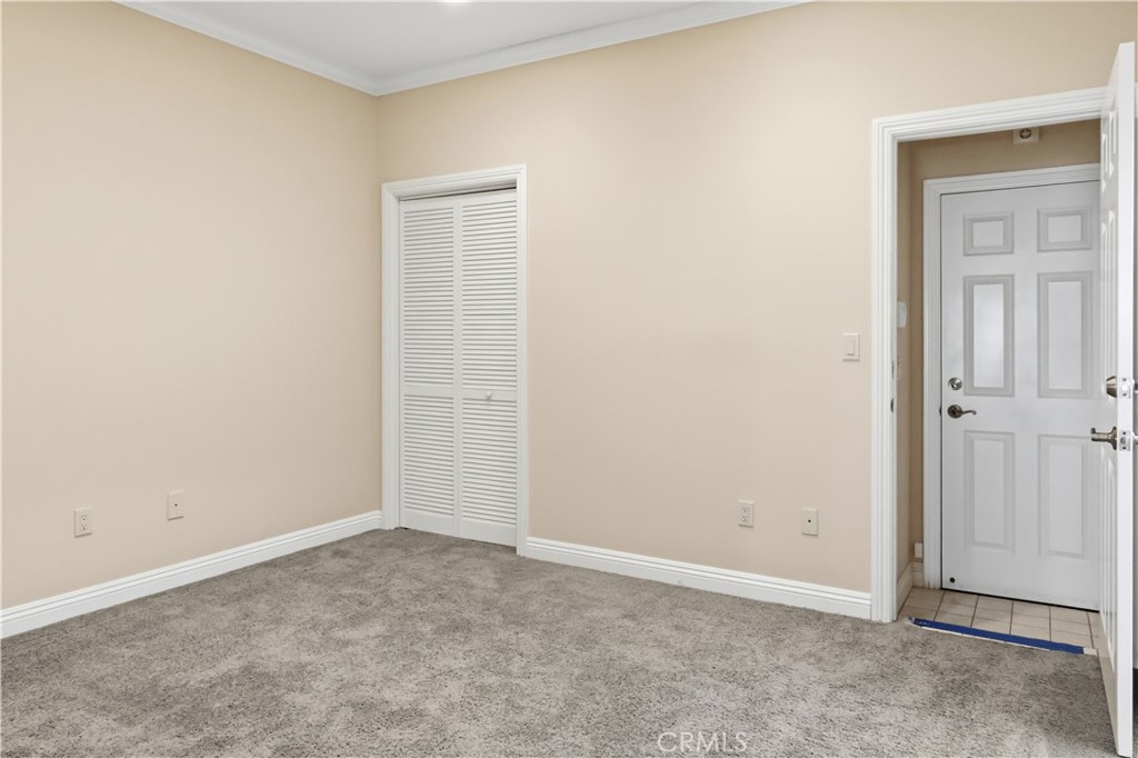 888 W Highpoint Drive