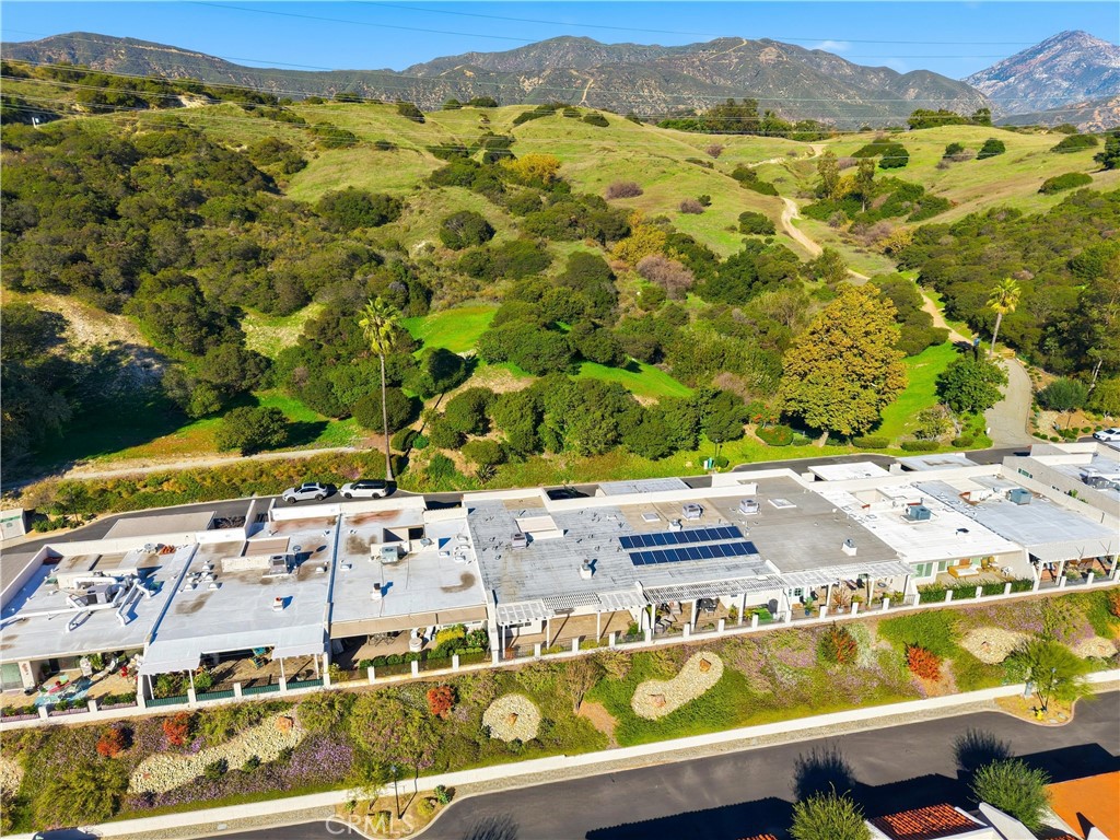 888 W Highpoint Drive