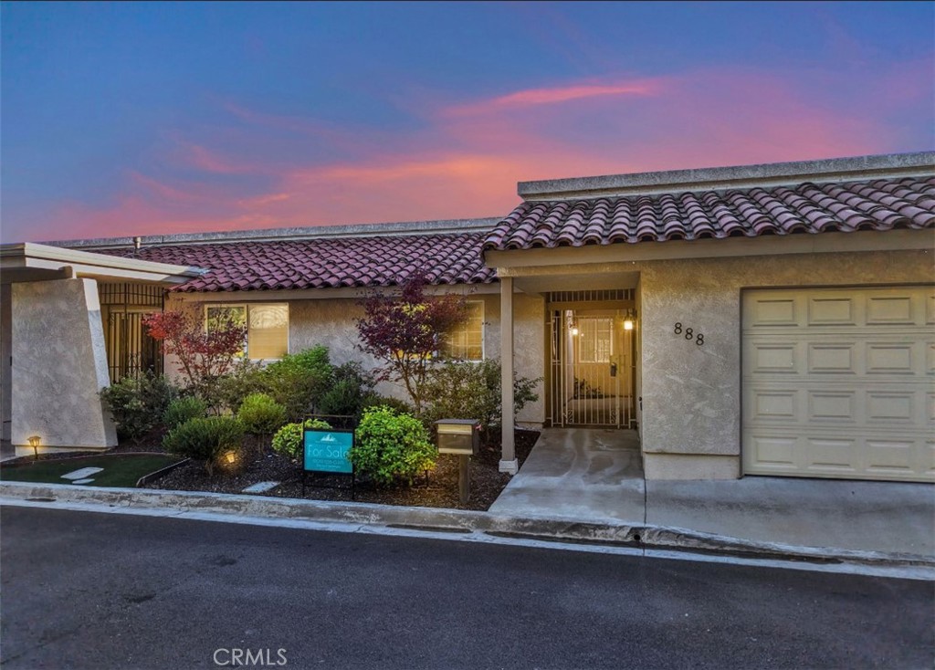 888 W Highpoint Drive