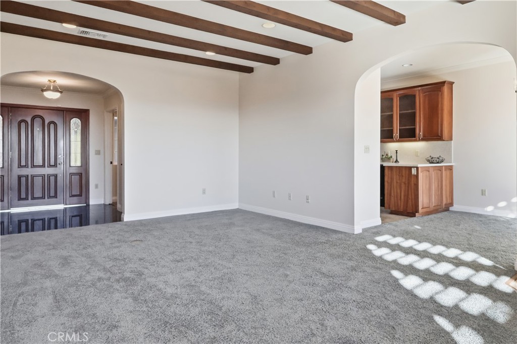 888 W Highpoint Drive