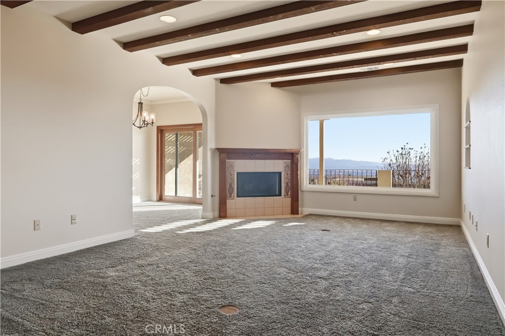 888 W Highpoint Drive