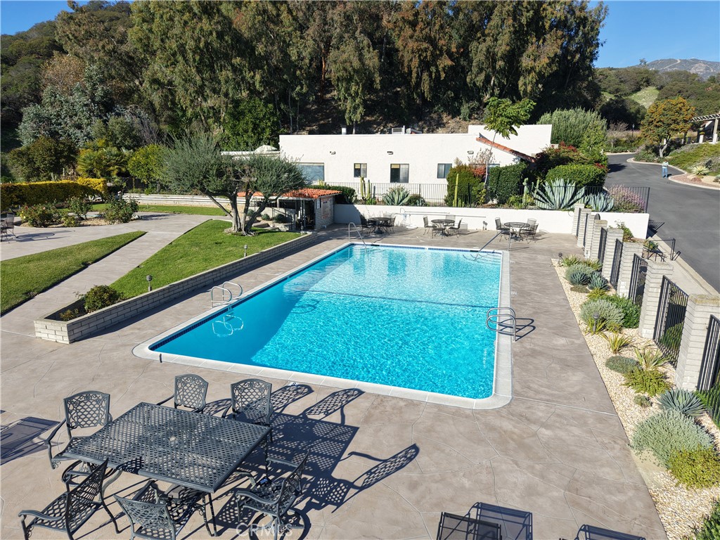 888 W Highpoint Drive