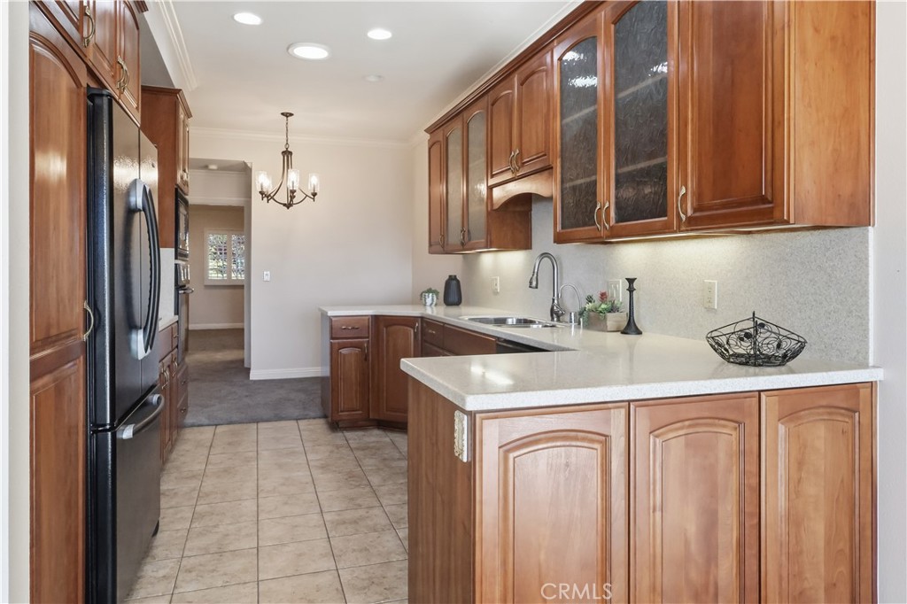 888 W Highpoint Drive