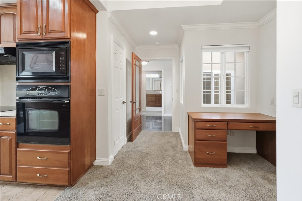 888 W Highpoint Drive