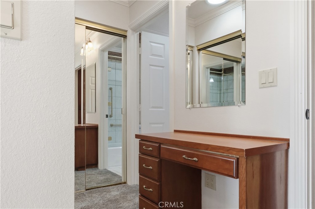 888 W Highpoint Drive