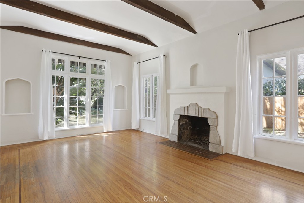 13501 Chandler Boulevard