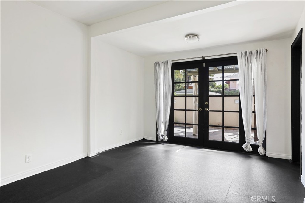 13501 Chandler Boulevard