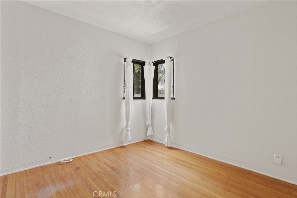 13501 Chandler Boulevard