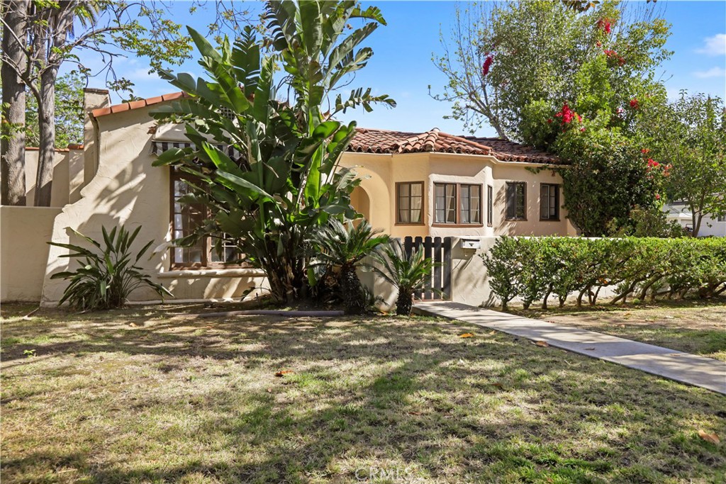 13501 Chandler Boulevard