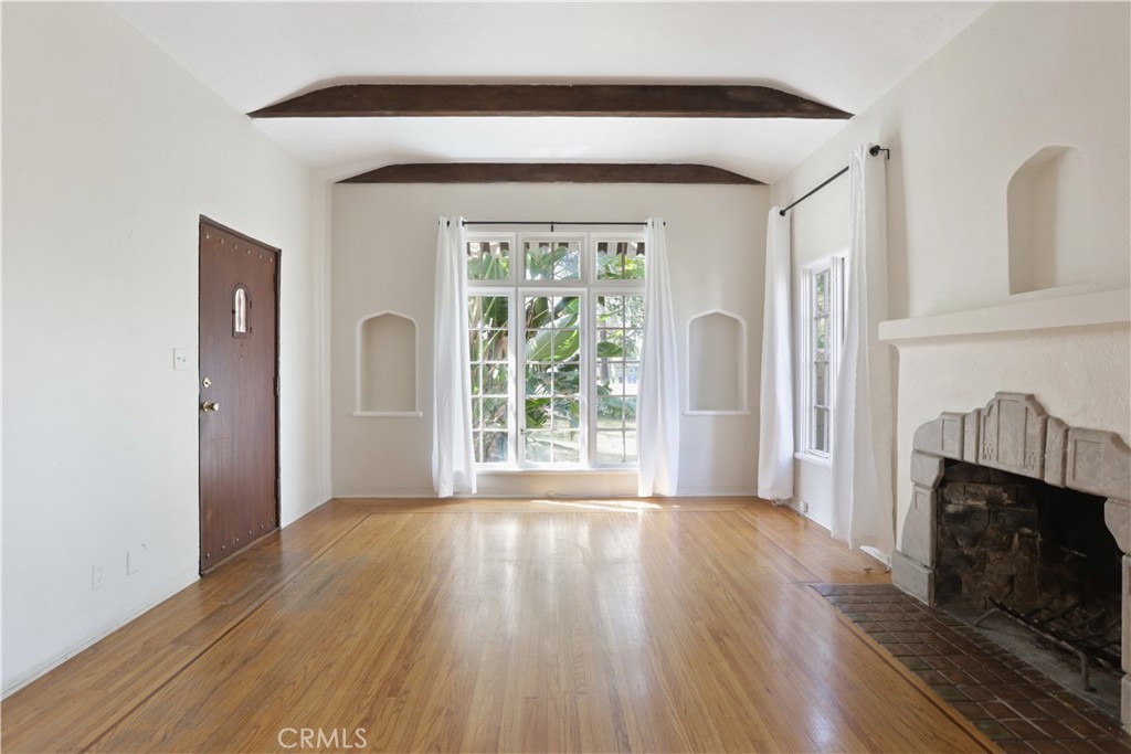 13501 Chandler Boulevard