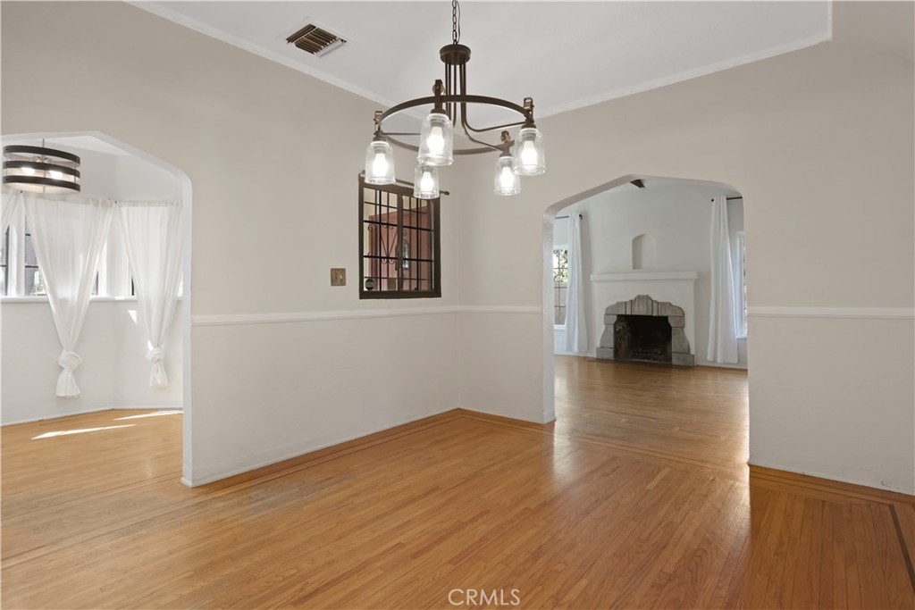 13501 Chandler Boulevard