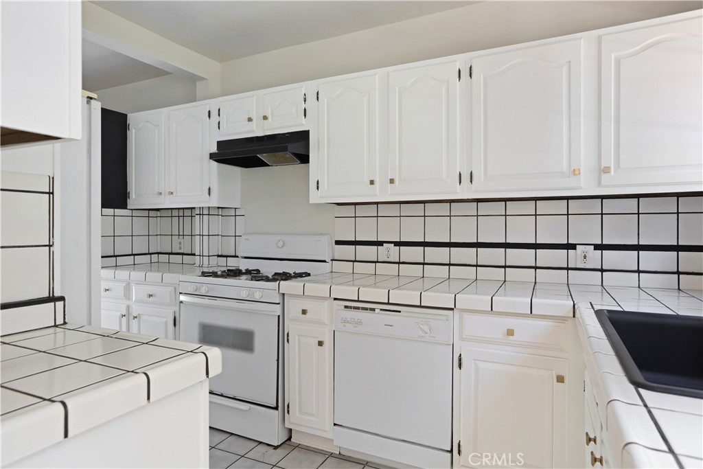 13501 Chandler Boulevard