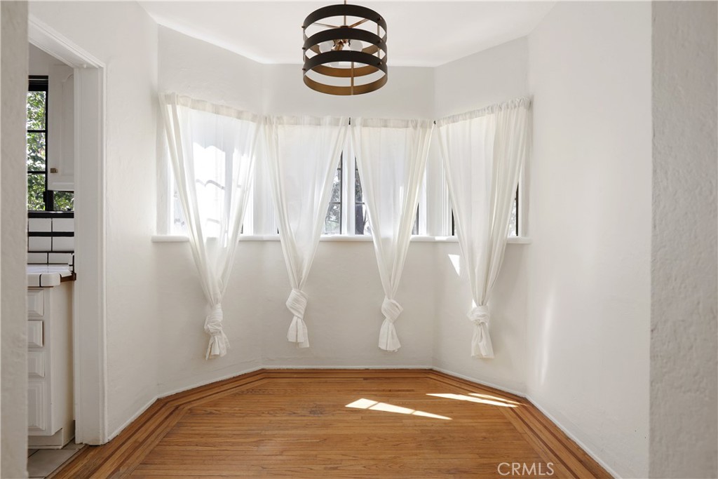 13501 Chandler Boulevard