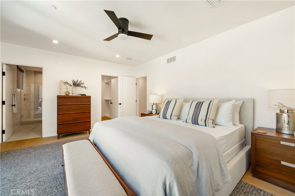 2541 N Beachwood Canyon