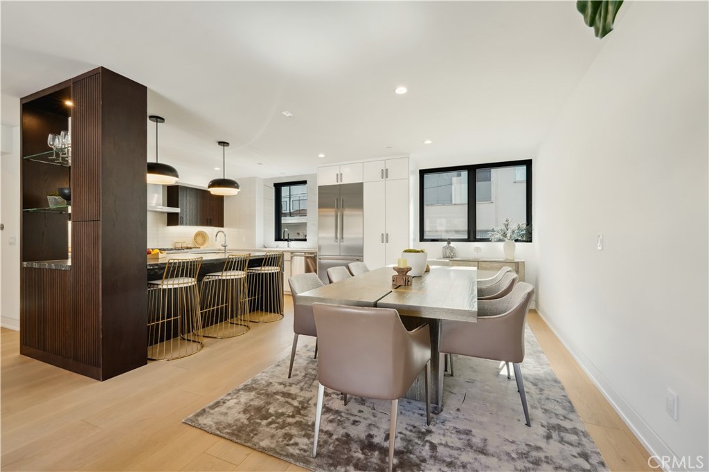 2541 N Beachwood Canyon