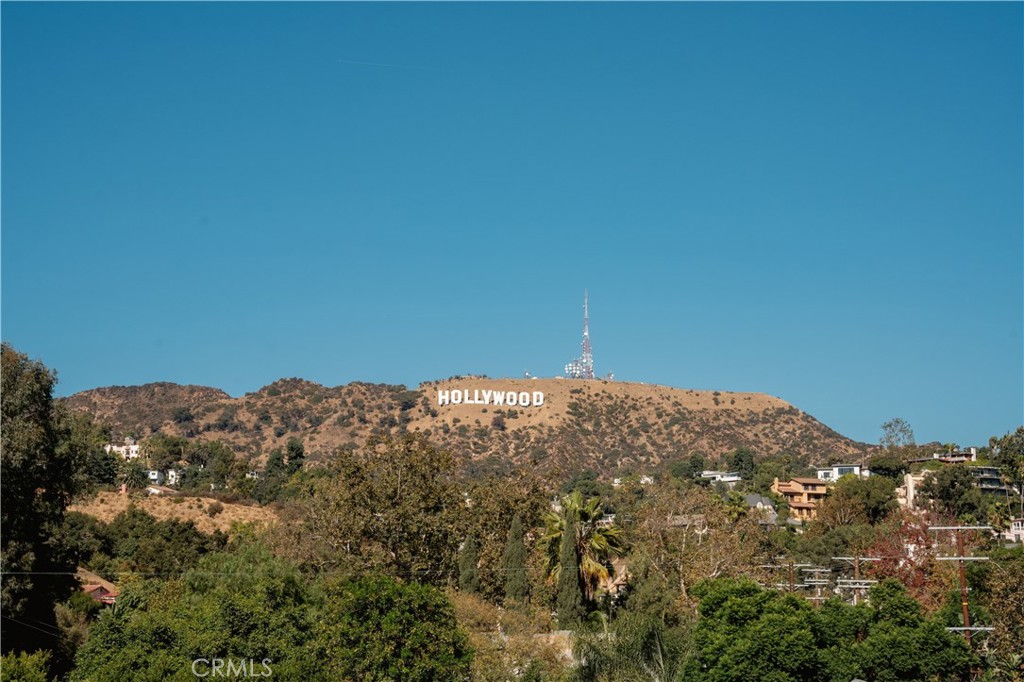 2541 N Beachwood Canyon