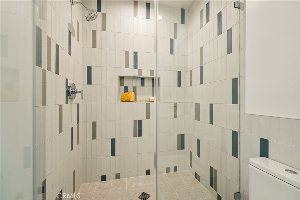 2541 N Beachwood Canyon