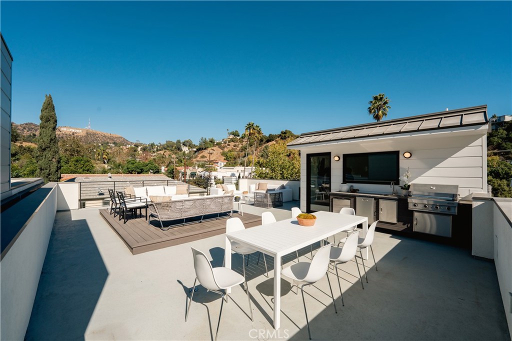 2541 N Beachwood Canyon