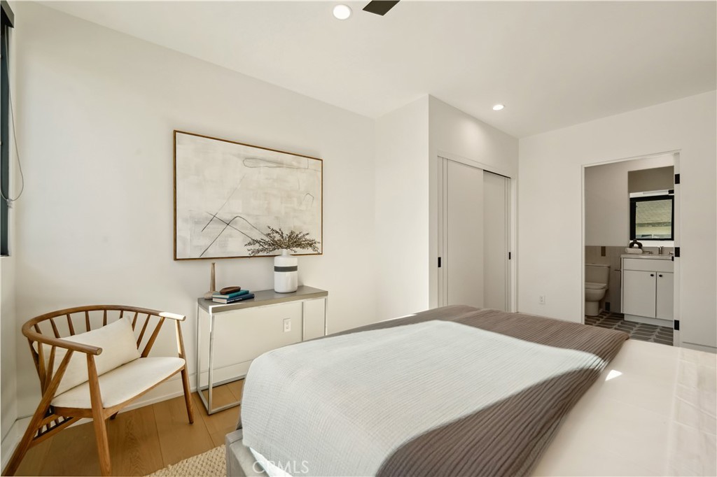 2541 N Beachwood Canyon