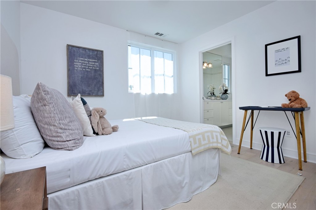 4641 Cahuenga Boulevard