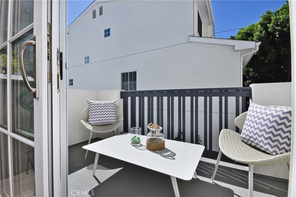 4641 Cahuenga Boulevard