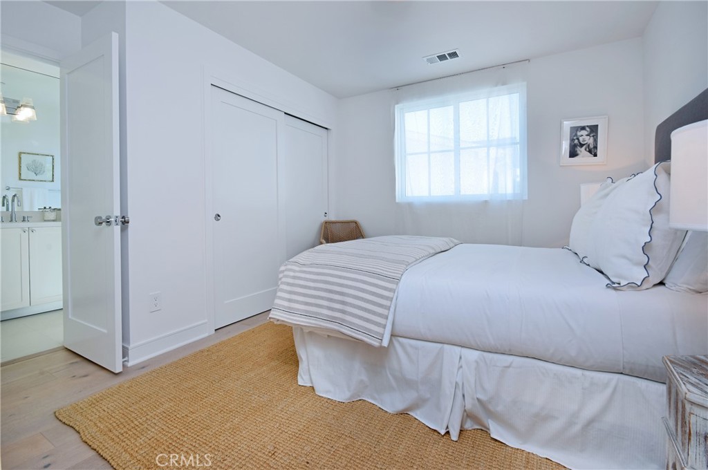 4641 Cahuenga Boulevard