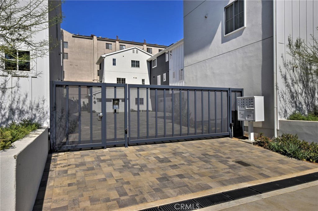 4641 Cahuenga Boulevard