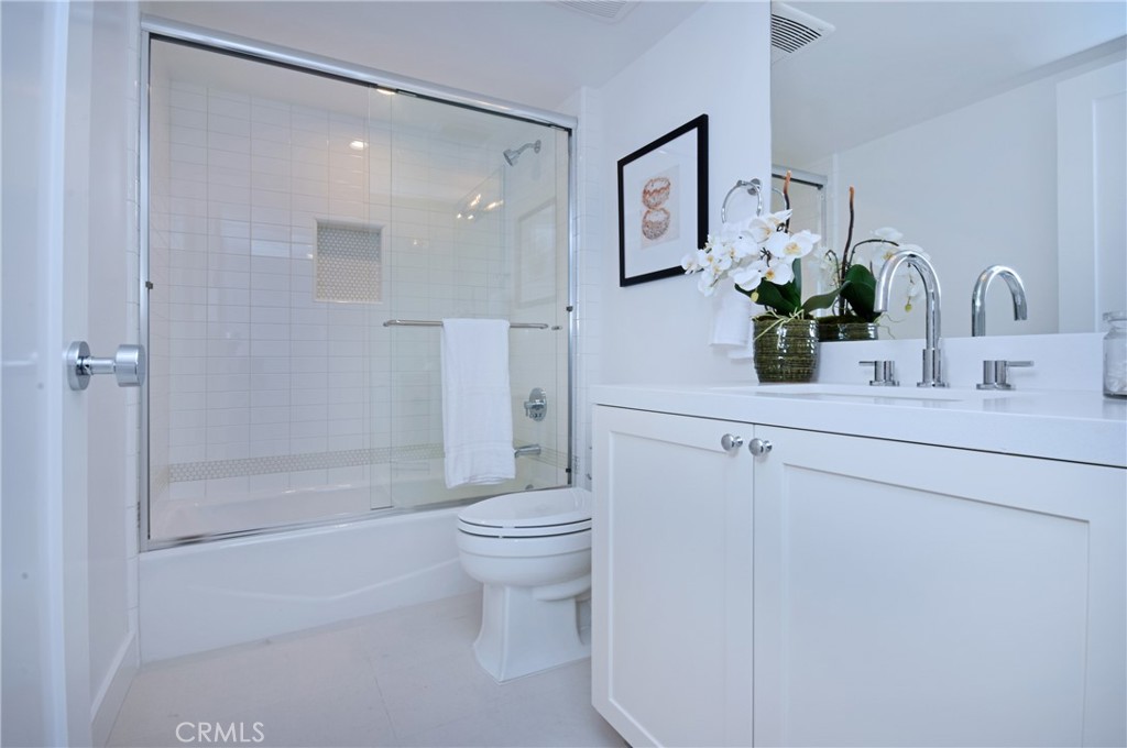 4641 Cahuenga Boulevard