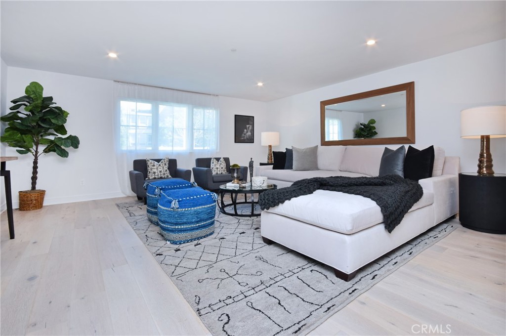 4641 Cahuenga Boulevard