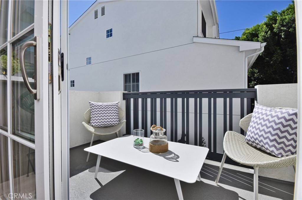 4641 Cahuenga Boulevard