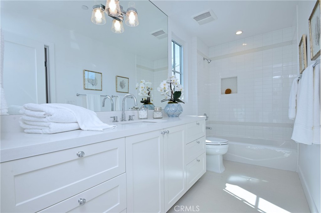 4641 Cahuenga Boulevard