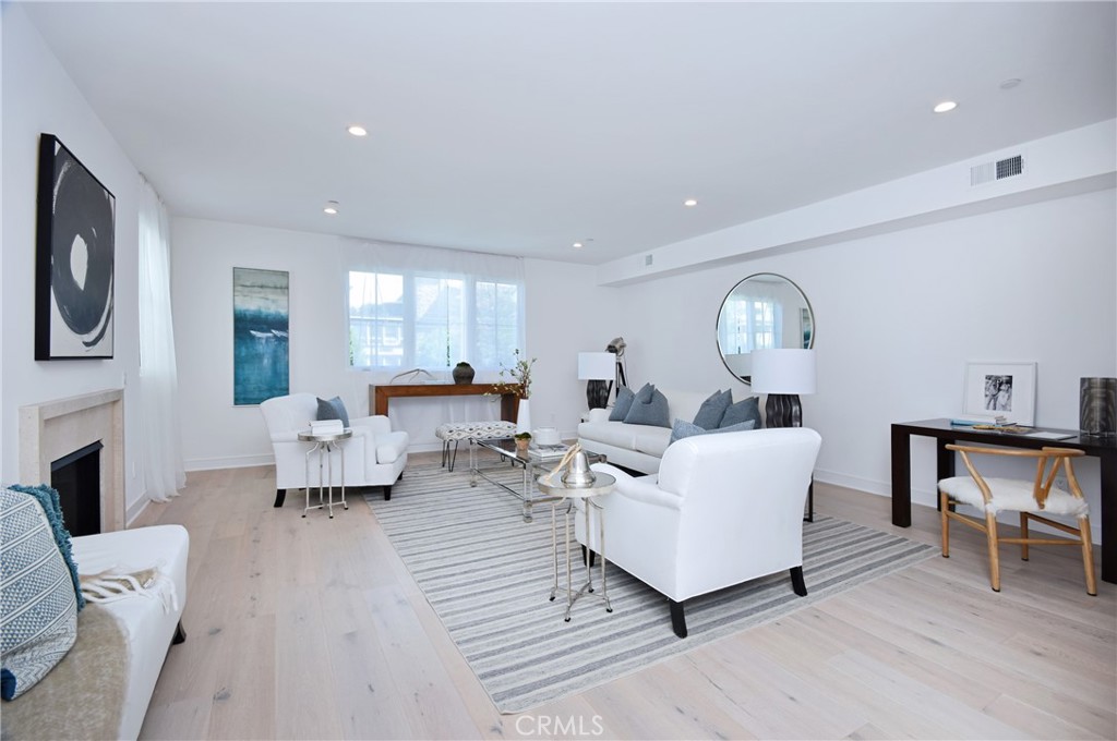 4641 Cahuenga Boulevard