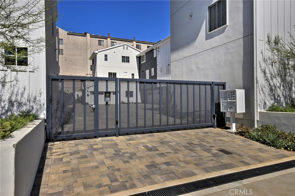 4641 Cahuenga Boulevard