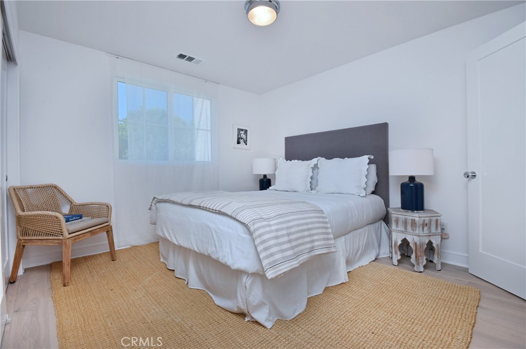 4641 Cahuenga Boulevard